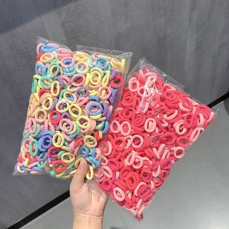 Pacote com 500 elásticos de cabelo